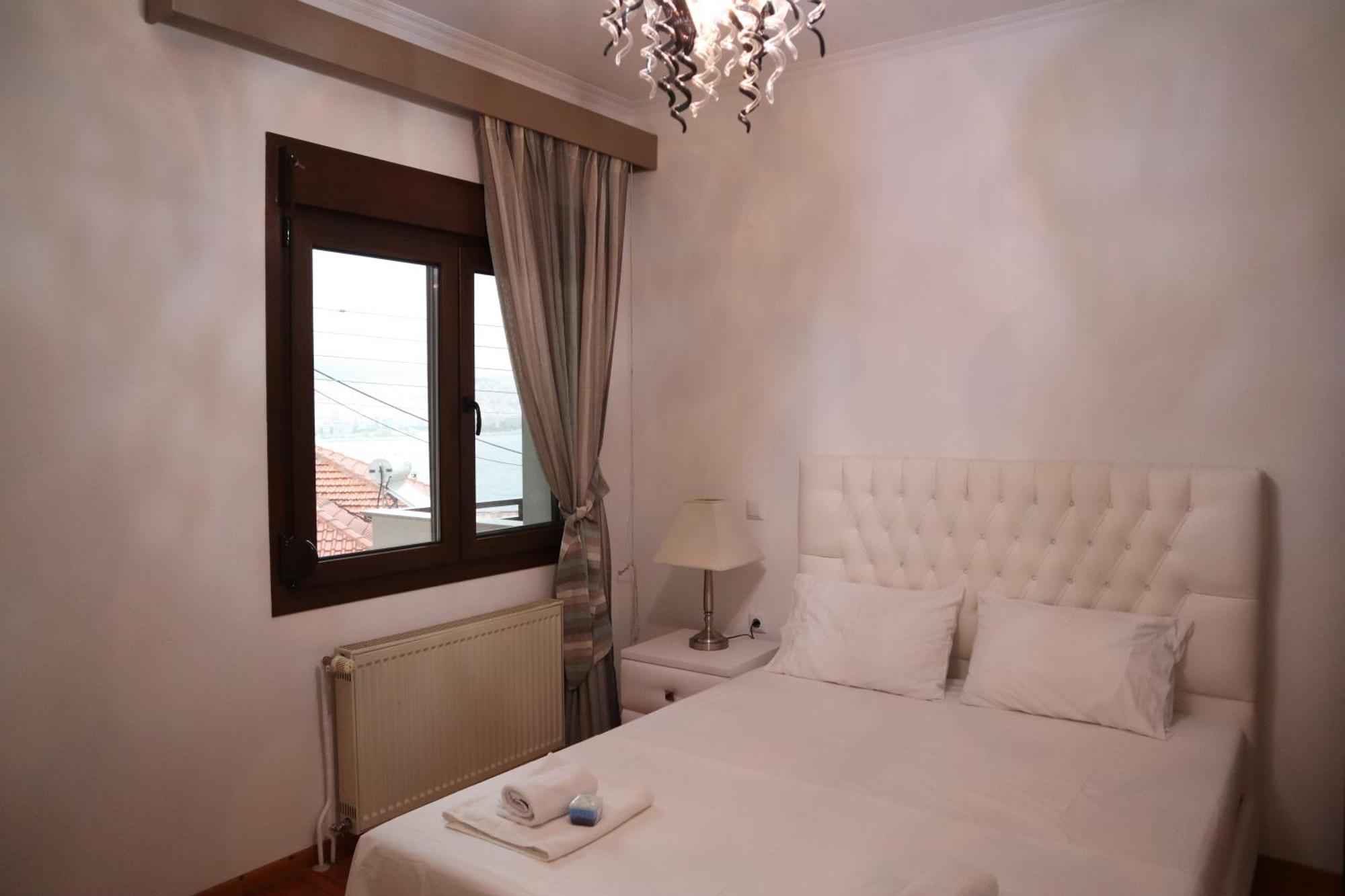 Kouros Kalamitsa Apartment Kavala Exterior photo
